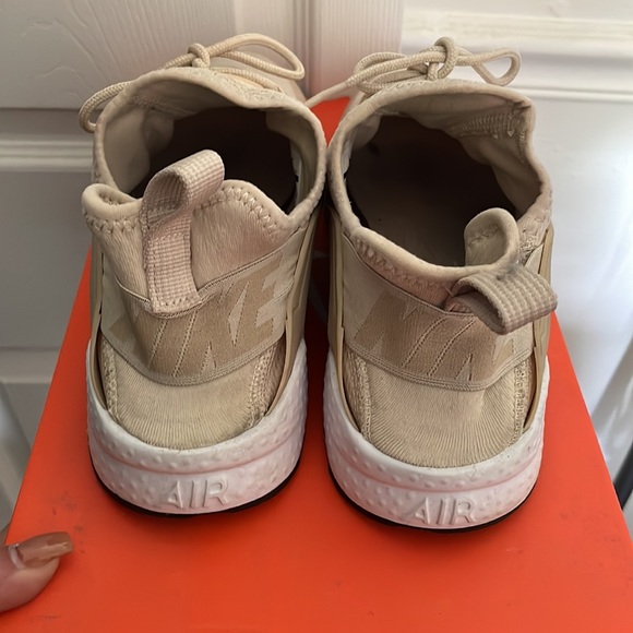 Nike Air Hurache - Picture 3 of 4